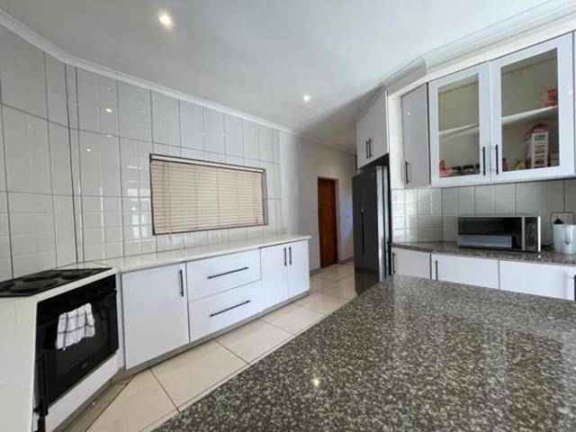 4 Bedroom House in Meer En See