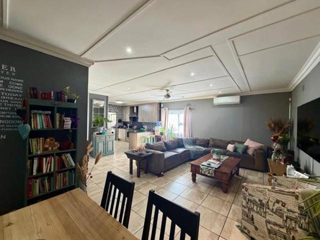 4 Bedroom House in Meer En See