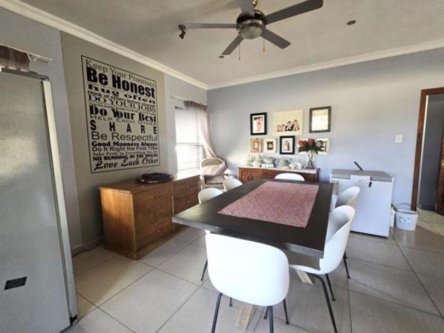 4 Bedroom House in Meer En See