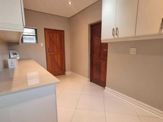 4 Bedroom House in Meer En See