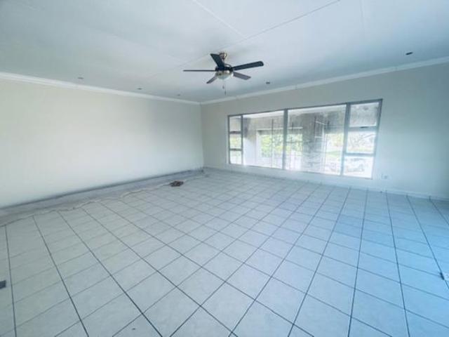 4 Bedroom House in Meer En See