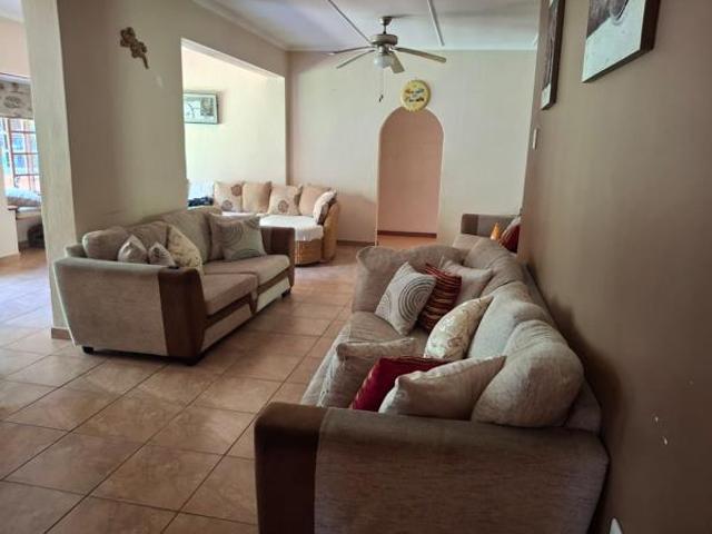 4 Bedroom House in Meer En See