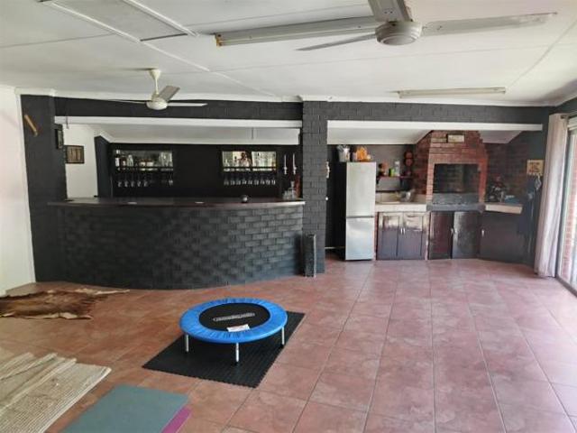 4 Bedroom House in Meer En See