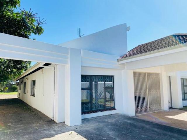 4 Bedroom House in Meer En See