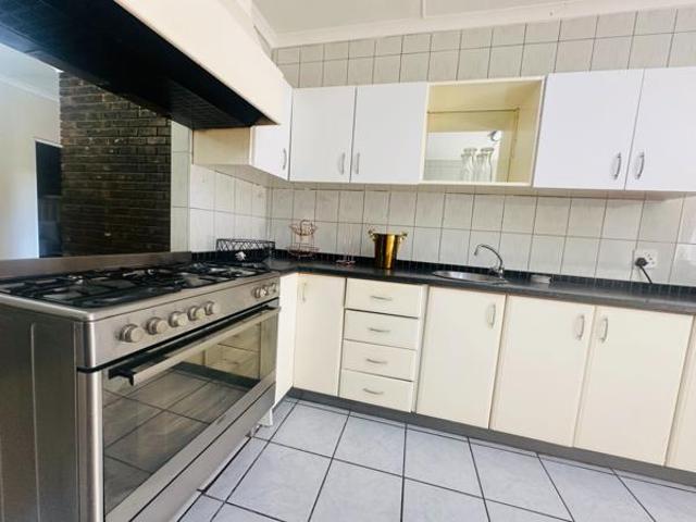 4 Bedroom House in Meer En See