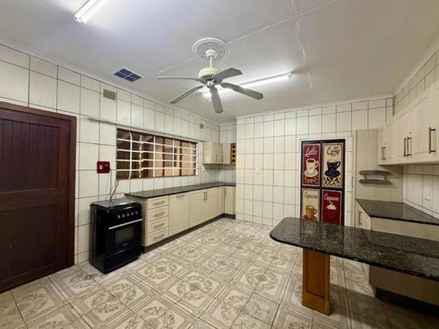 4 Bedroom House in Meer En See