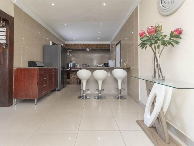 4 Bedroom House in Meerensee