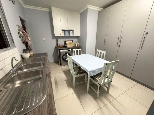 4 Bedroom House in Meer En See
