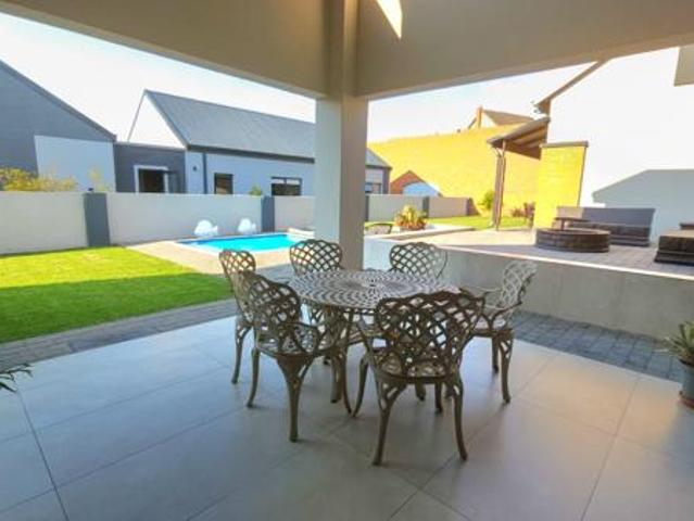 4 Bedroom House in Meerhof