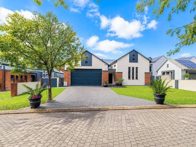 4 Bedroom House in Meerhof