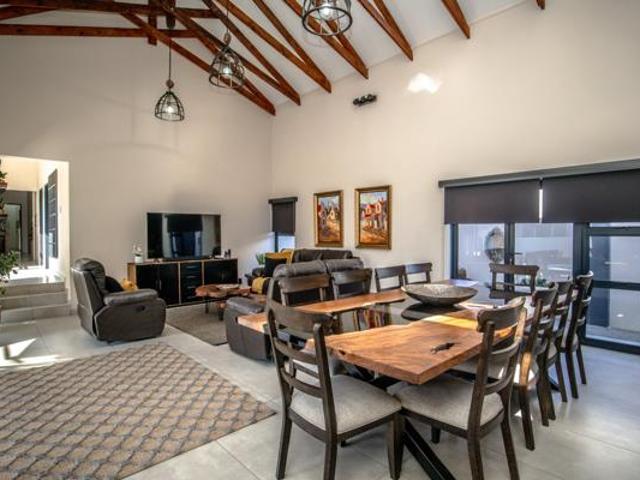 4 Bedroom House in Meerhof