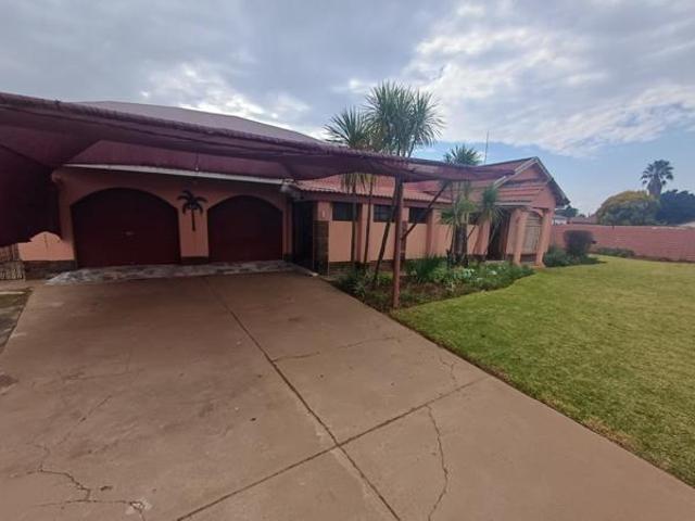 4 Bedroom House in Meiringspark