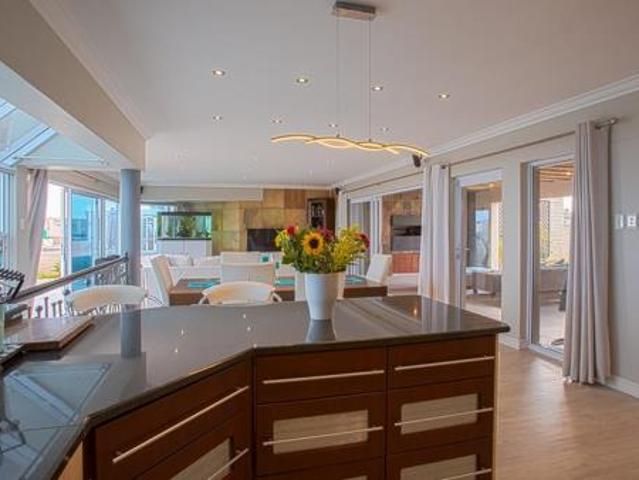 4 Bedroom House in Melkbosstrand