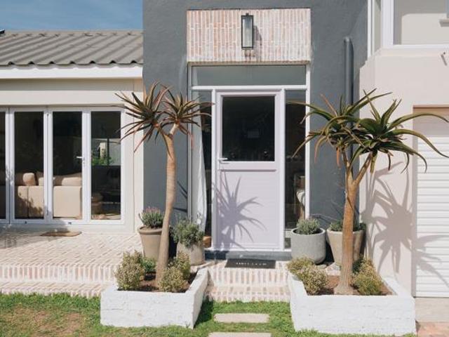 4 Bedroom House in Melkbosstrand