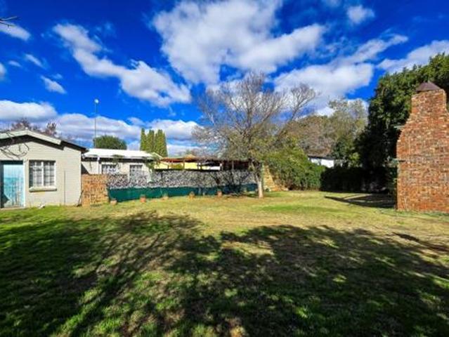 4 Bedroom House in Memorial Road Area