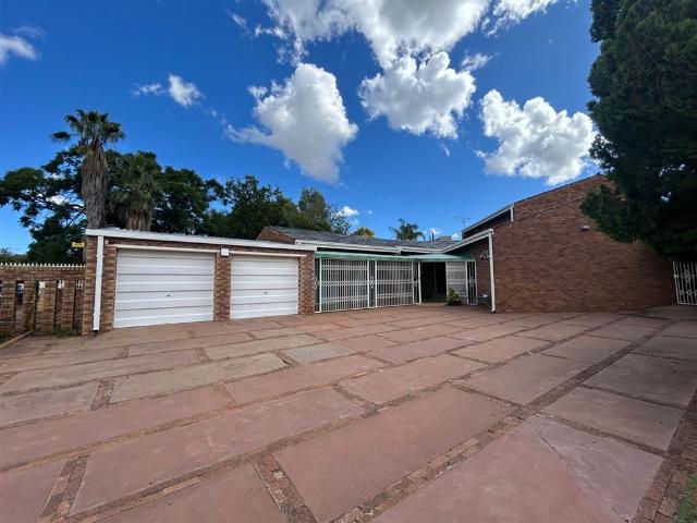 4 Bedroom House in Memorial Road Area