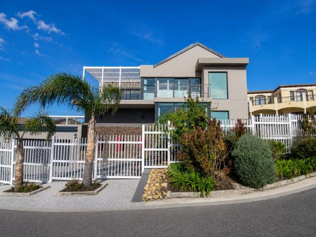 4 Bedroom House in Menkenkop