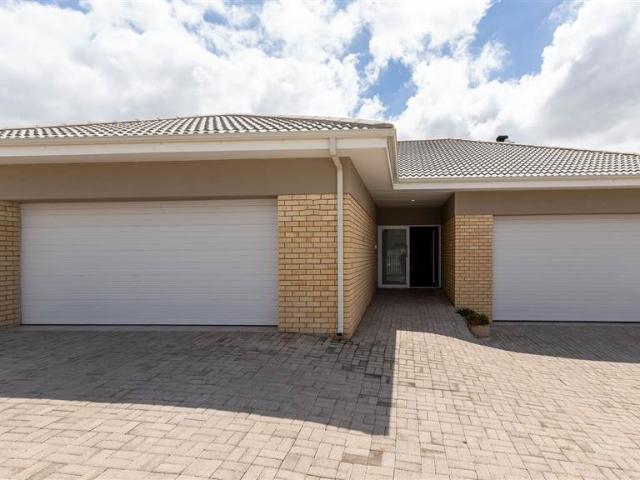 4 Bedroom House in Menkenkop