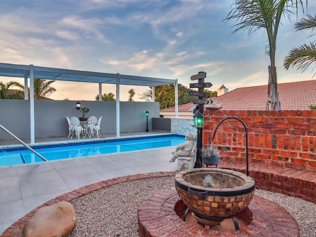 4 Bedroom House in Menkenkop