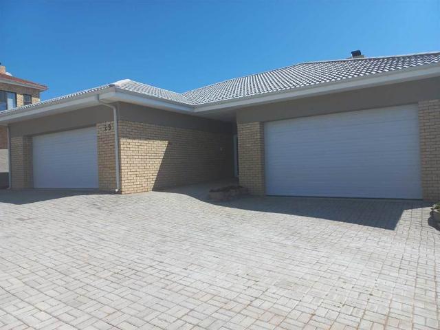 4 Bedroom House in Menkenkop