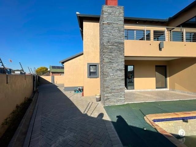 4 Bedroom House in Middelburg South