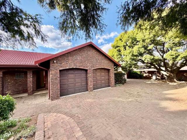 4 Bedroom House in Middelburg South