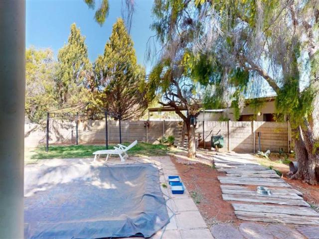4 Bedroom House in Middelpos