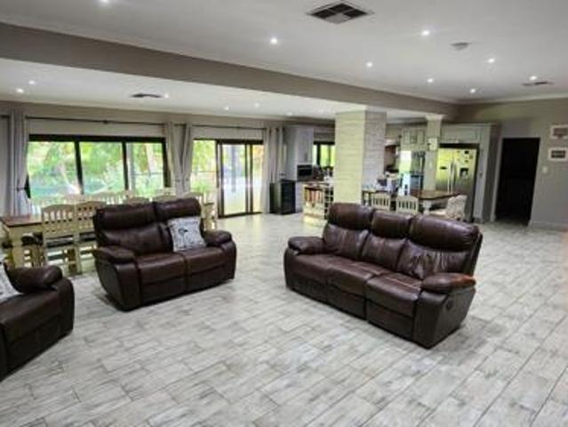 4 Bedroom House in Middelpos