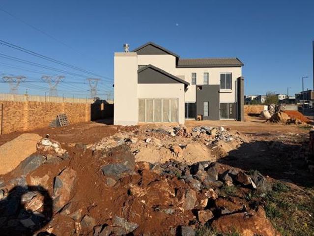 4 Bedroom House in Midstream Heights
