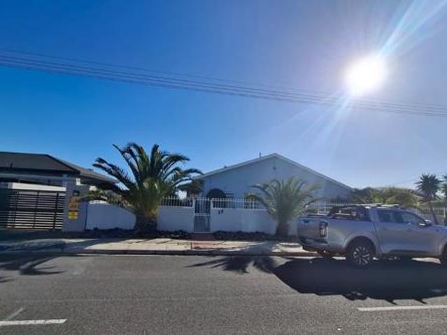 4 Bedroom House in Milnerton Central