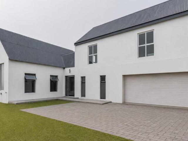 4 Bedroom House in Myburgh Park