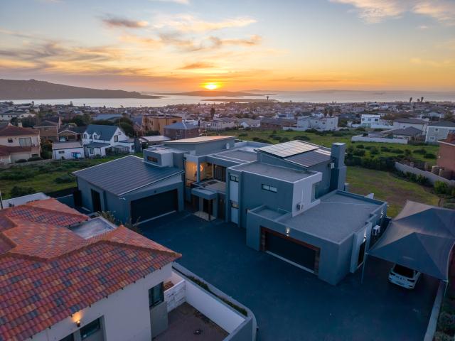 4 Bedroom House in Myburgh Park