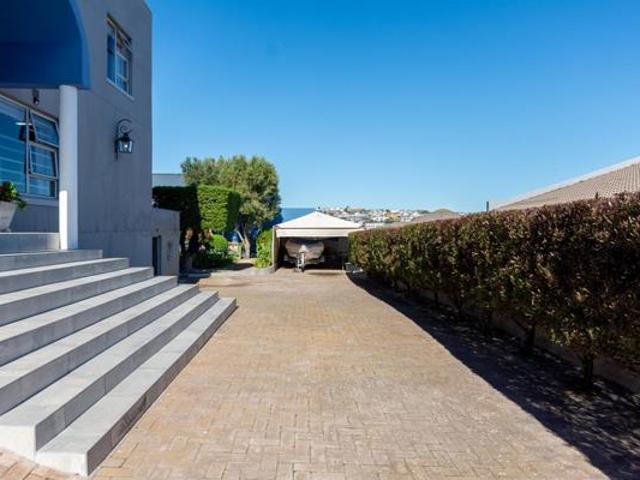 4 Bedroom House in Myburgh Park