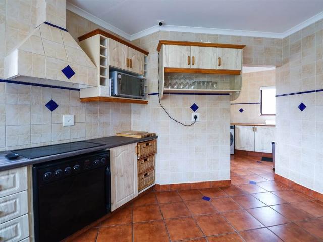4 Bedroom House in Myoli Beach