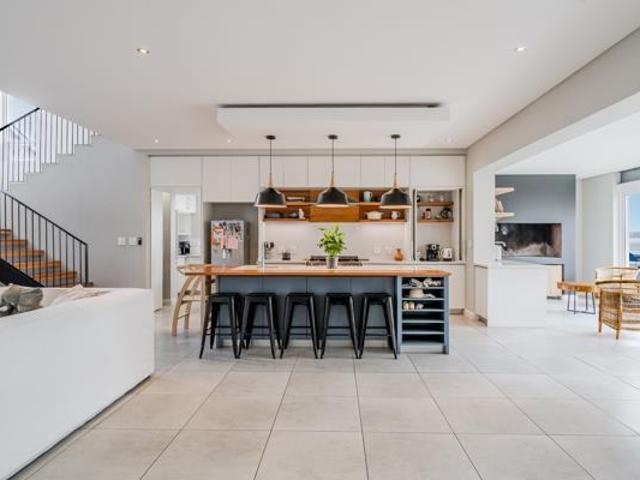 4 Bedroom House in Nooitgedacht Village