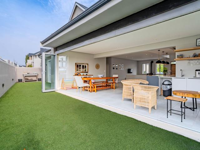 4 Bedroom House in Nooitgedacht Village