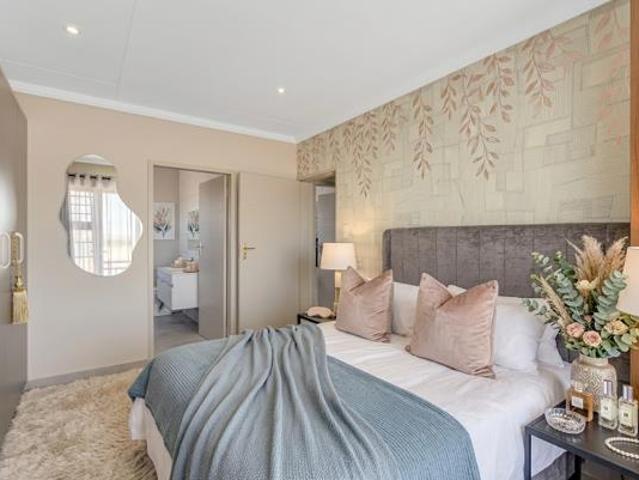 4 Bedroom House in Nooitgedacht