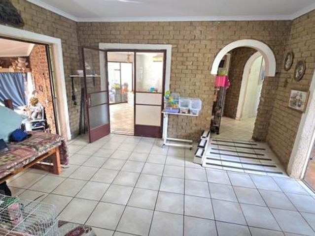 4 Bedroom House in Noordheuwel