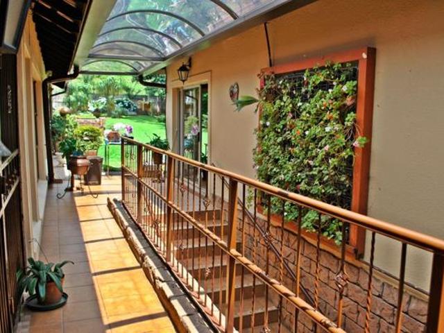 4 Bedroom House in Noordheuwel