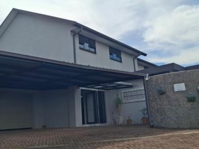 4 Bedroom House in Noordheuwel