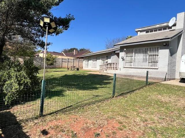 4 Bedroom House in Noordheuwel