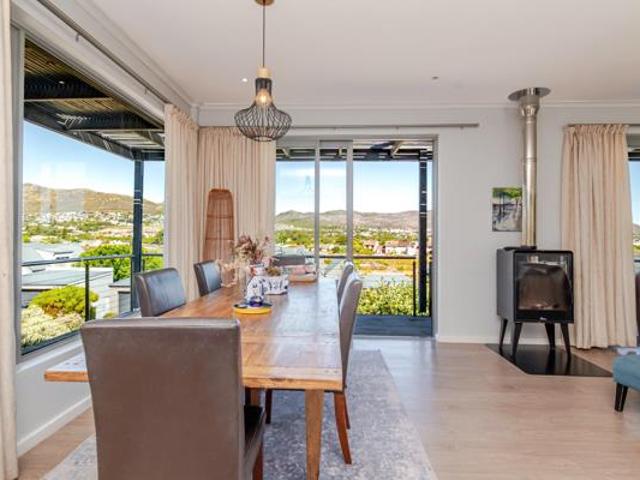 4 Bedroom House in Noordhoek