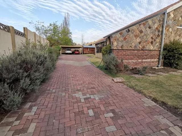 4 Bedroom House in Noordrand