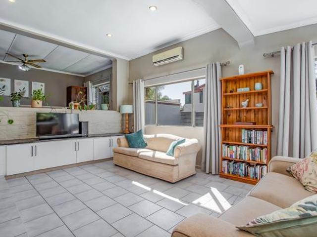 4 Bedroom House in Northern Paarl