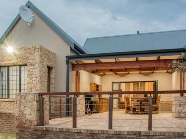 4 Bedroom House in Naboomspruit