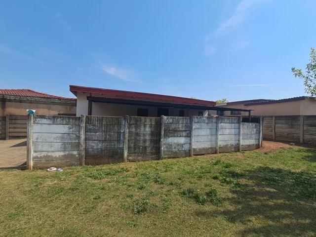 4 Bedroom House in Ncandu Park