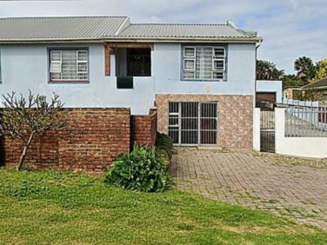 4 Bedroom House in Newton Park