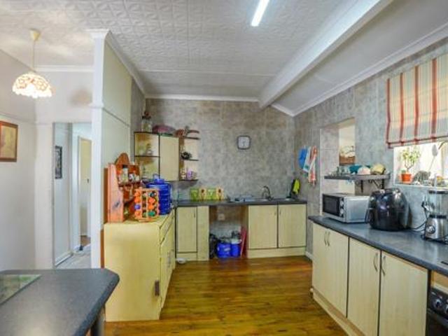 4 Bedroom House in Newton Park