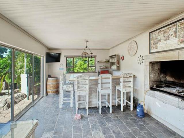 4 Bedroom House in Newton Park