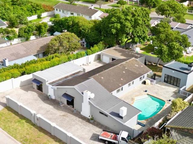 4 Bedroom House in Newton Park